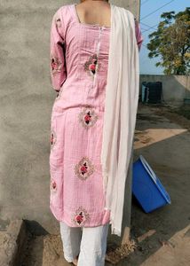 Pink Embroidered Kurta Set 💗🌷
