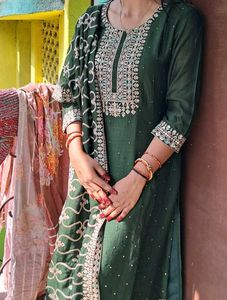 Emerald Green Embroidered Kurta dupatta