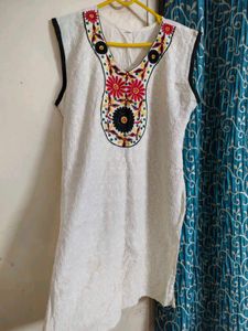 Embroidered Off-white Kurta Top 🤍