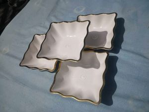 Set of 4 Elegant White &amp; Gold Square Bowls