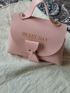 Small Cute Clutches for baby girl (1Pc)