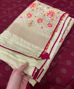 Elegant Saree with Floral Motifs