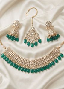 Stunning Emerald and Pearl Jewellery Set