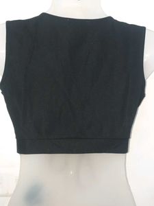 Black Lace-Up V-Neck Crop Top no 36