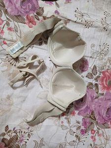 Comfortable Beige Strapless Bra