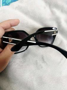 Chic Black Oversized Sunglasses