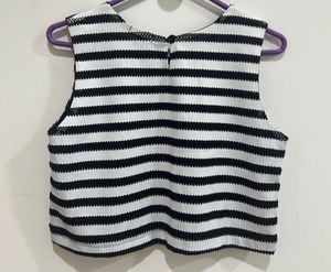 Black &amp; White Striped Mesh Crop Top – Sleeveless B