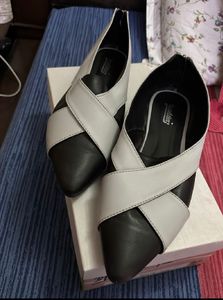 Roadster Women's Colorblocked Ballerinas