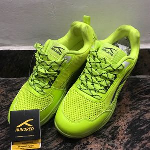 Hundred sports shoes