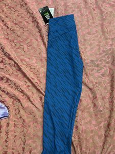 Blue activewear leggings