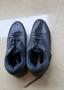 Stylish Blue Athletic Sneakers