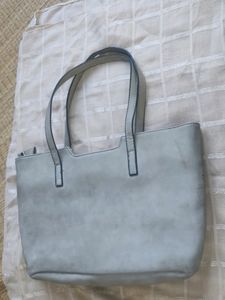 Hand Bag nly Loking Dirty ,But Condition Good