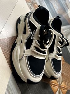 Women’s Stylish Black & White Sneakers Double Lace
