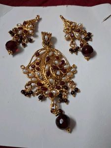 Exquisite Gold-Toned Ethnic pendant set