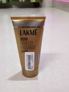 Lakme Perfect Radiance Brightening Facewash with 9