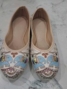Embroidered Elephant Juttis