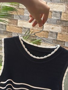 Chic Striped Sleeveless Knit Top