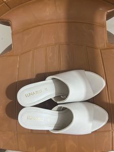 Luna Blu (Westside) Branded Heel In Offwhite Color
