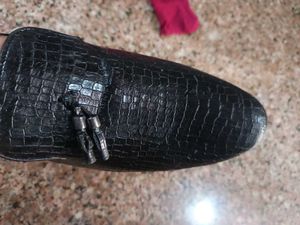 Stylish Black Crocodile Loafers