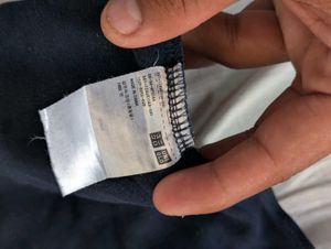 Uniqlo Men's Long Sleeve V-Neck T-Shirt
