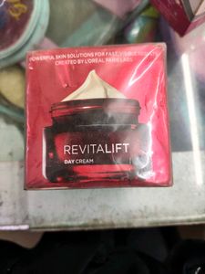 L'Oreal Revitalift Triple Action Day Cream