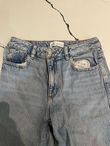 Light Wash Ripped Jeans