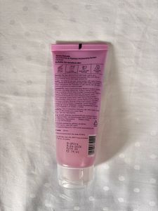 Nykaa Moisturizing Cleanser