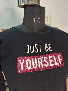 Black T-Shirt "Just Be Yourself"