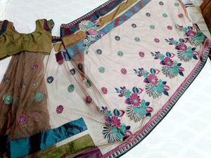 🇳🇿💫🎀Elegant Floral Embroidered Saree