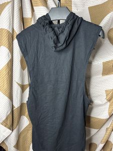 Sleeveless Hooded Gym T-Shirt