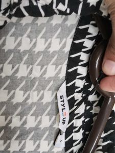Chic Houndstooth Button-Up Shirt