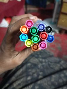Kid's 12 Colour Sechtch Pen Box.