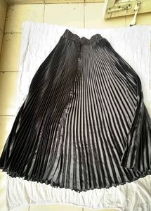 Stylish Black Pleated Maxi Skirt
