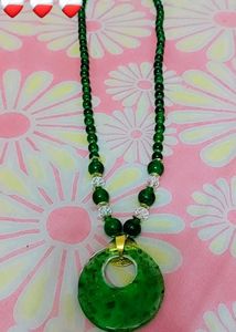 Elegant Green Stone Pendant Necklace