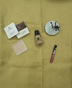 ELLE 18 FOUNDATION &amp; LIPSTICK &amp;HALF NHALF COMPACT