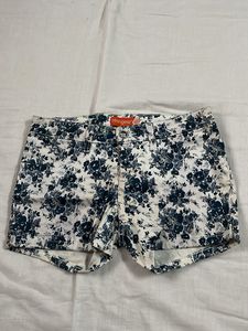 Freshgear Floral Printed Denim Shorts – Size 26