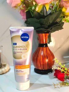 Nivea Luminous EvenGlow Whip Cleansing Foam