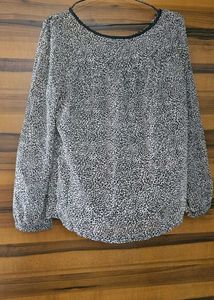 Chic Leopard Print Long Sleeve Top