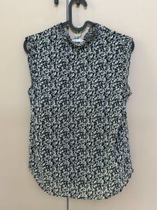 H&amp;M Sleeveless Black &amp; White Floral Top