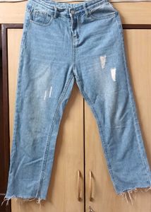 Light Wash Ripped Wide Leg Jeans 👖
