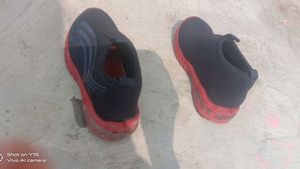 New unisex light shoe  size 10