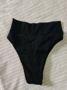 Black V-Cut Ribbed Thong