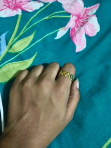 Stylish Gold Tone Leaf Ring