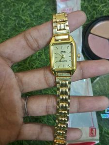 Elegant Gold Watch &amp; Concealer Palette