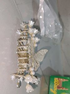 Stunning Butterfly &amp; Flower Brooch
