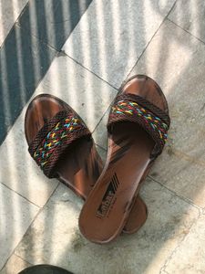 slippers / sliders