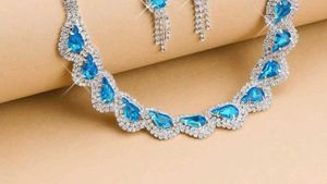 Sparkling Rhinestone Necklace &amp; Earrings Set