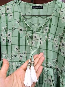 Pumpkin green color thick georgette kadhi floral p