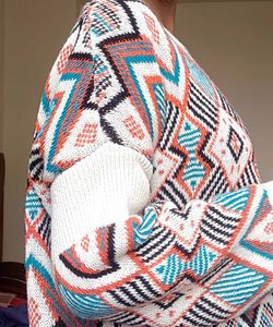 white 🤍 pullover sweater of urbanic