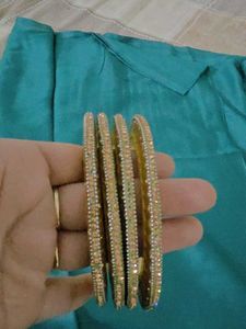 Elegant Set of 4 Cream &amp; Gold Bangles